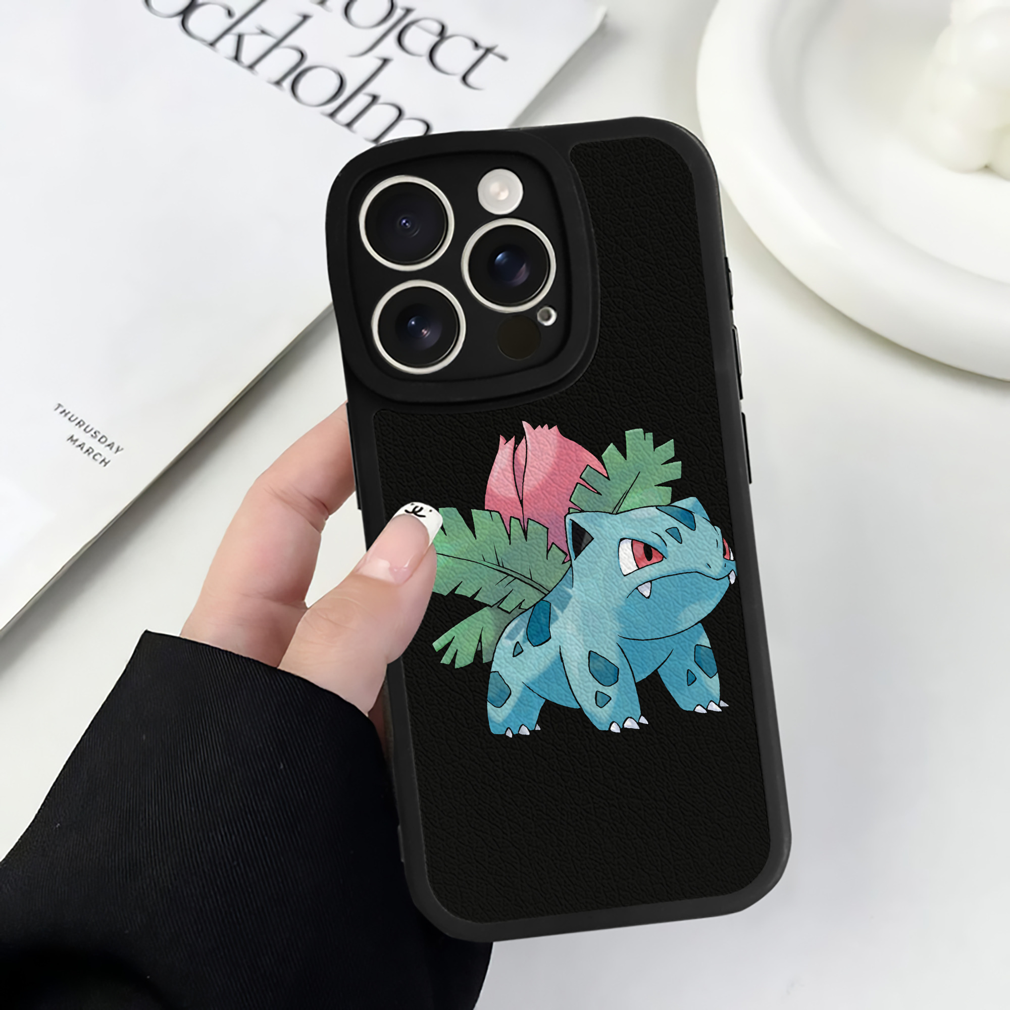 （画像用） ポケットモンスター Pokémon 【iPhone 16シリーズ対応】シリコンスマホケース（レザー調） 材質：シリコン